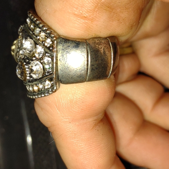 Stunning rhinestone silver stretch ring very beautiful! - Picture 3 of 3